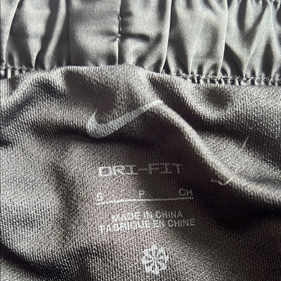 Nike Dry Fit Black Athletic Shorts Lightweight Moisture-Wicking Design Size S - Picture 4 of 4